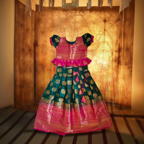 Lehenga Choli in Art Silk in Dark Green & Pink