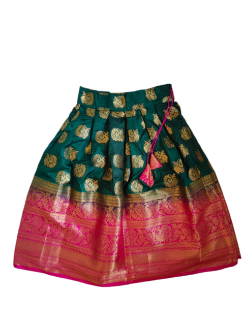 Lehenga Choli in Art Silk in Dark Green & Pink